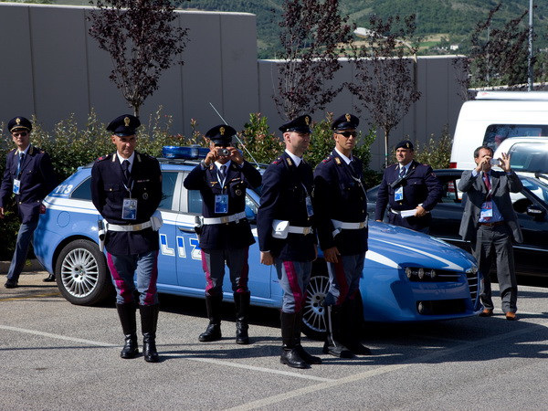 Italy bắt giữ luật sư cầm đầu mạng lưới tội phạm tín dụng đen ảnh 1