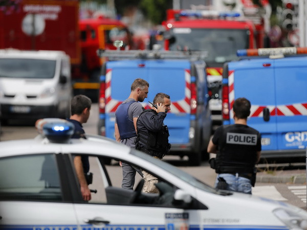 Tổng thống Pháp tuyên bố đấu tranh chống IS "bằng mọi cách" ảnh 1