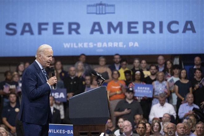 Mỹ: Cựu Tổng thống Obama vận động tranh cử tại các bang chiến địa ảnh 1