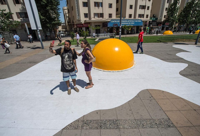 [Photo] "No mắt" với bữa tiệc trứng gà khổng lồ rơi từ trên trời ảnh 2