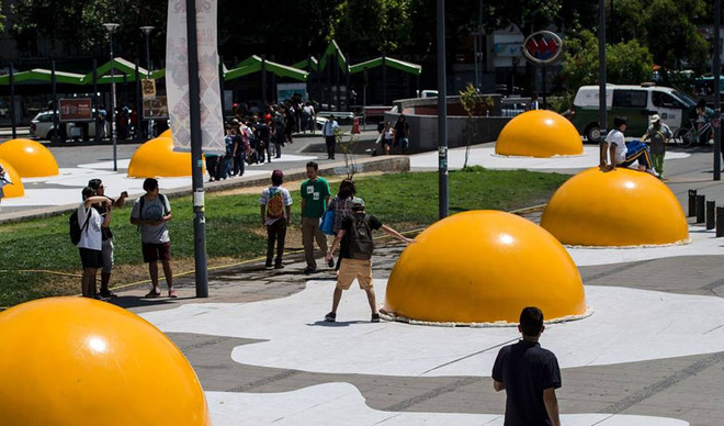 [Photo] "No mắt" với bữa tiệc trứng gà khổng lồ rơi từ trên trời ảnh 3