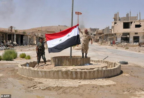 Quân đội Syria siết chặt vòng vây phiến quân IS tại sa mạc Badiya ảnh 1