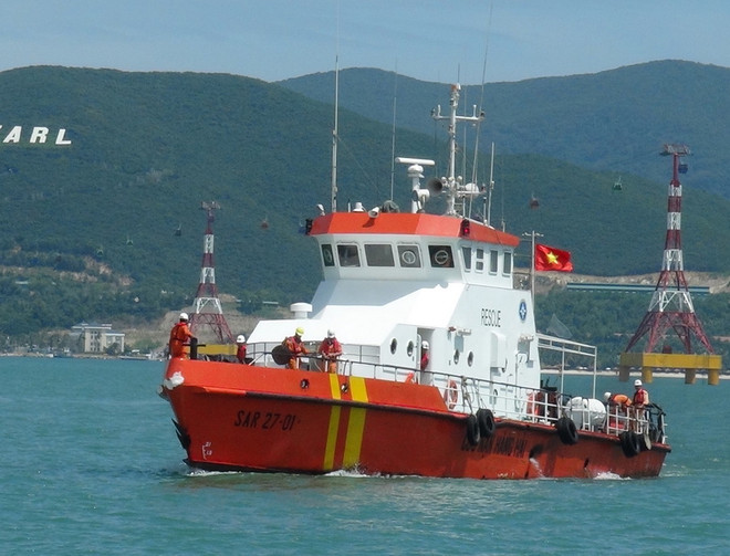 Kịp thời cứu nạn tàu cá cùng ngư dân bị bệnh trên biển ảnh 1