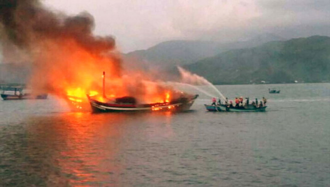 Hỏa hoạn thiêu rụi 3 tàu cá ở Bình Định, thiệt hại khoảng 30 tỷ đồng ảnh 2