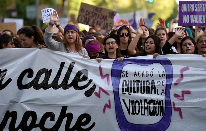 Tây Ban Nha: Biểu tình phản đối xử nhẹ nhóm cưỡng hiếp một thiếu nữ ảnh 1