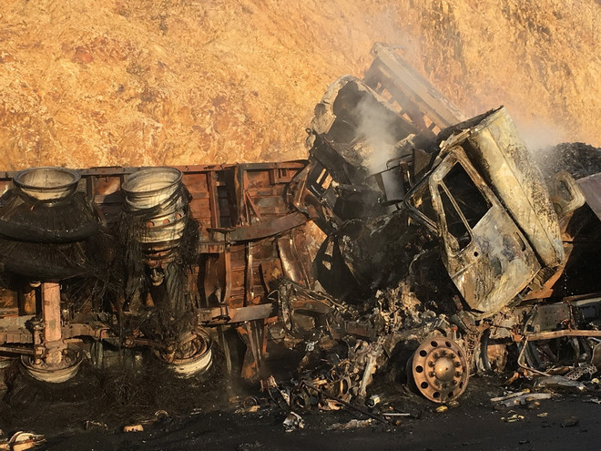 Gia Lai: Xe đầu kéo đâm nhau trên đèo khiến ba người chết cháy ảnh 2