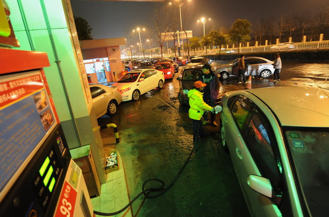 Giá dầu tại châu Á biến động trái chiều trong phiên cuối tuần ảnh 1