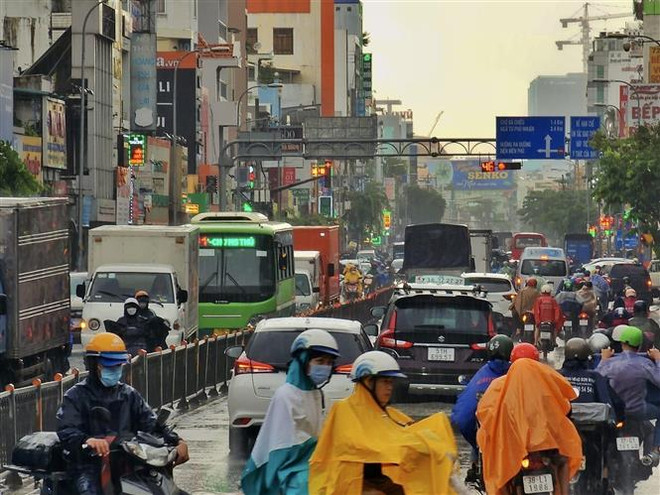 Thành phố Hồ Chí Minh: Mưa kéo dài, một số khu vực bị ngập nhẹ ảnh 1