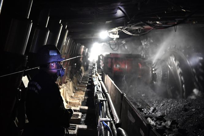 Ba Lan nỗ lực giải cứu công nhân mắc kẹt trong vụ nổ mỏ than ảnh 1