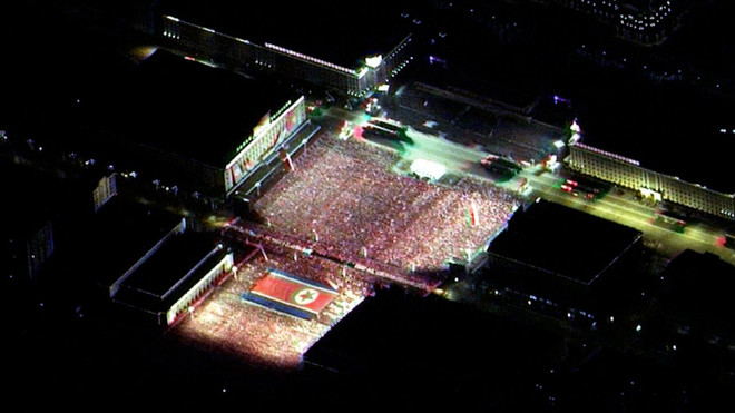 Nhà lãnh đạo Kim Jong-un dự buổi duyệt binh của quân đội Triều Tiên ảnh 2