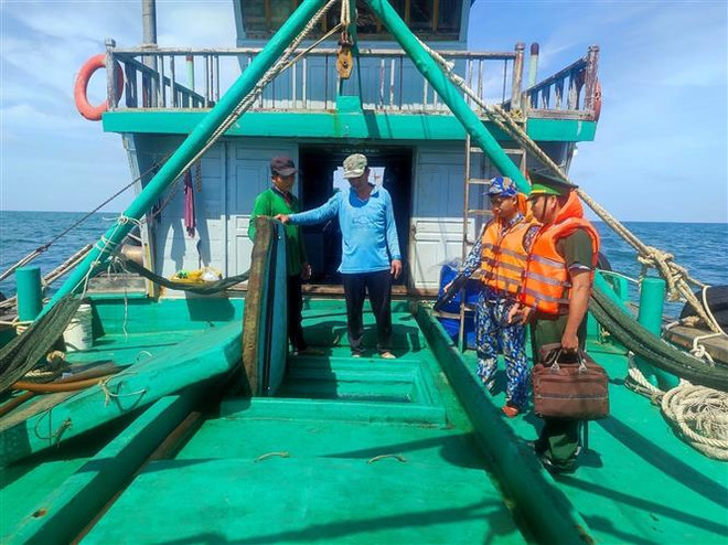 Liên tiếp bắt giữ tàu chở dầu không rõ nguồn gốc trên biển Kiên Giang ảnh 1