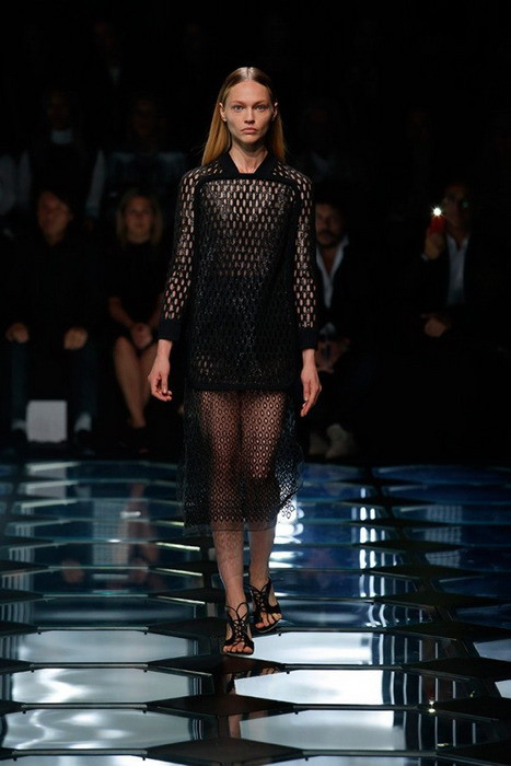 13 "chân dài" đình đám trên sàn diễn mùa Xuân Hè 2015 ảnh 12