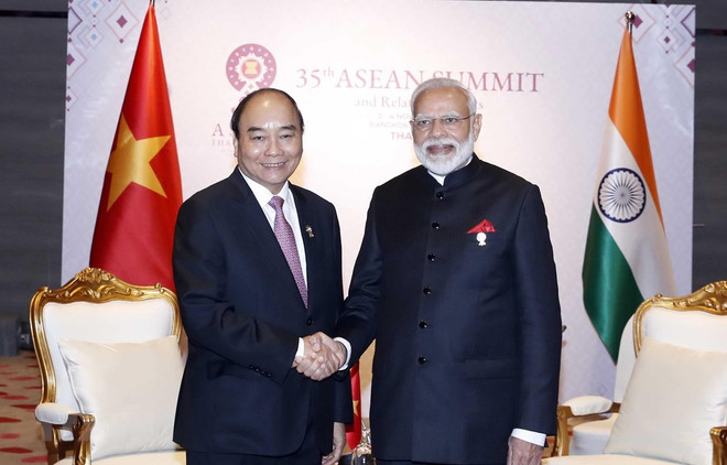 Thủ tướng Chính phủ Nguyễn Xuân Phúc và Thủ tướng Ấn Độ Narendra Modi trong cuộc gặp ngày 4/11/2019. (Ảnh: Thống Nhất/TTXVN) Thủ tướng Nguyễn Xuân Phúc điện đàm với Thủ tướng Ấn Độ ảnh 1