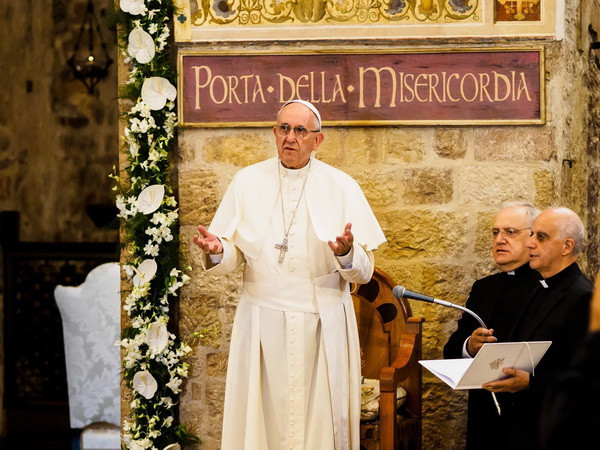 Giáo hoàng kêu gọi thế giới chung sức vì hòa bình ở Syria ảnh 1