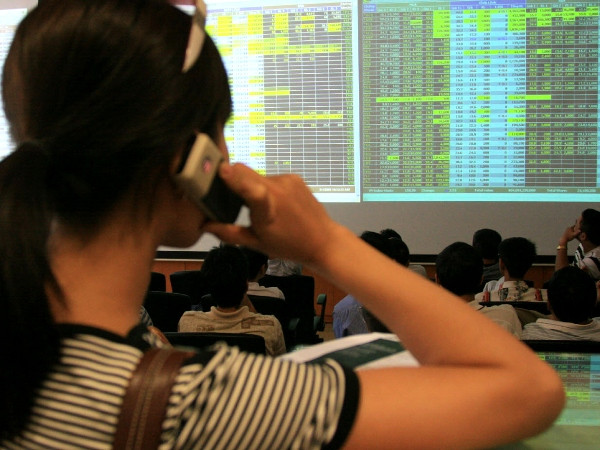 Giao dịch sôi động trở lại, chỉ số VN-Index tăng gần 7 điểm ảnh 1