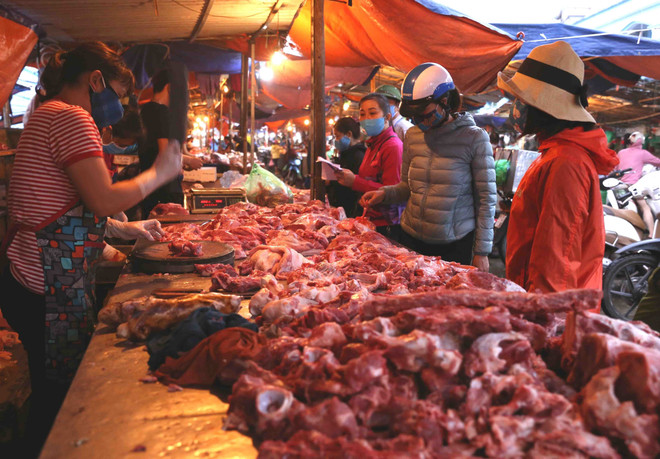 Giá thịt lợn tăng kỷ lục do khan hiếm nguồn cung ảnh 1