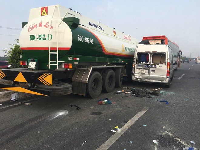 Đâm xe liên hoàn trên đường cao tốc TPHCM-Long Thành-Dầu Giây ảnh 1