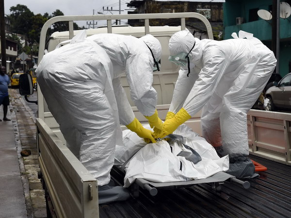 Phải mất 6-9 tháng nữa mới kiểm soát được dịch Ebola tại Tây Phi ảnh 1
