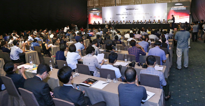 Xe sang quy tụ tại triển lãm ôtô quốc tế lớn nhất Việt Nam ảnh 9