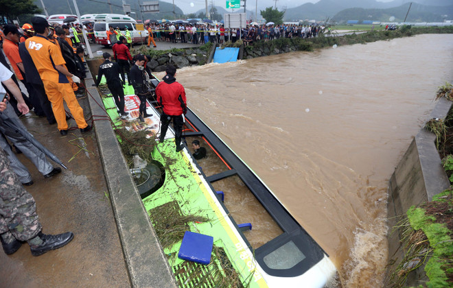 Hàn Quốc: 5 người thiệt mạng và 5 người mất tích sau mưa lớn ảnh 1