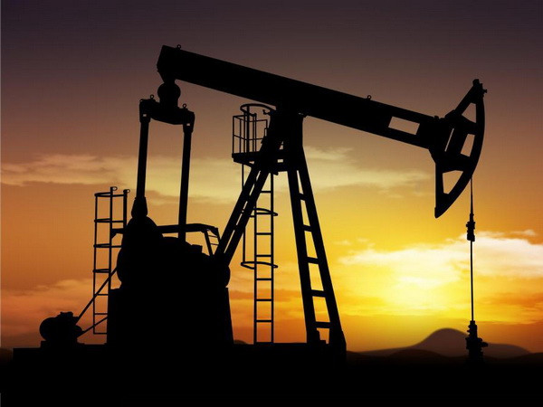 Giá dầu ngọt nhẹ Mỹ tiếp tục giảm do nguồn cung dư thừa ảnh 1