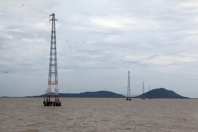 Hai xã đảo Lại Sơn và Hòn Nghệ chuẩn bị đón điện lưới quốc gia ảnh 1