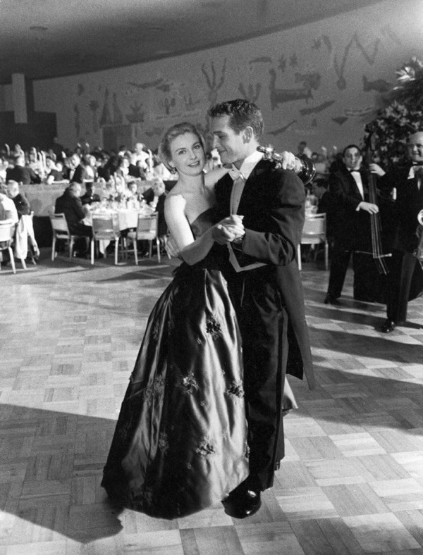 Chiêm ngưỡng các cặp đôi có trang phục đẹp nhất trong lịch sử ảnh 1