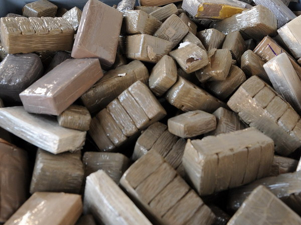 Tây Ban Nha phá đường dây buôn lậu ma túy bằng trực thăng ảnh 1