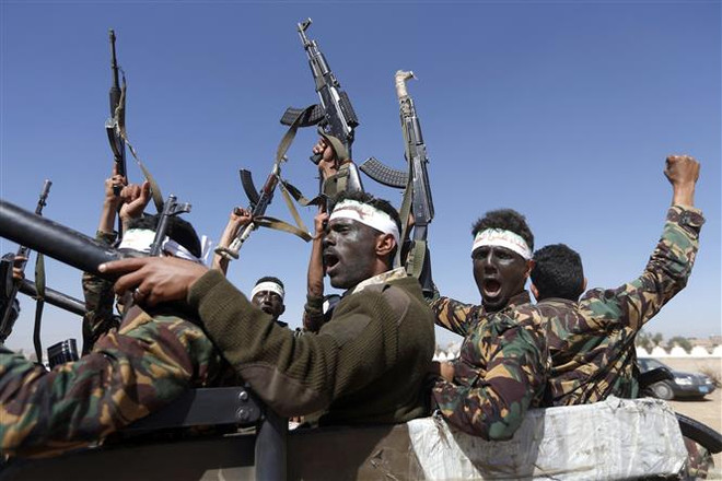 Các tay súng Houthi tại Sanaa (Yemen). (Ảnh: AFP/TTXVN) Houthi tiếp tục thỏa thuận trao đổi tù nhân với chính phủ Yemen ảnh 1
