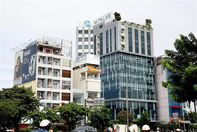 Bất động sản mặt tiền trên đường Cộng Hòa, quận Tân Bình (Thành phố Hồ Chí Minh). (Ảnh: Hồng Đạt/TTXVN) HoREA kiến nghị nới “chuẩn” tín dụng trong tình thế “bất thường” ảnh 2