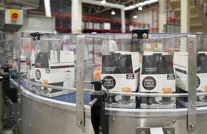 Dây chuyền sản xuất càphê viên nén của Công ty Nestlé Việt Nam. (Ảnh: TTXVN phát) Tỉnh Đồng Nai - điểm đến thành công của doanh nghiệp FDI ảnh 1