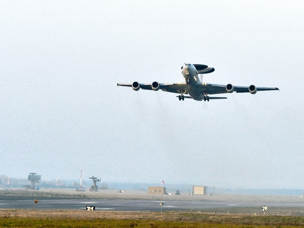 Lo phong trào ủng hộ Nga, NATO tăng bảo vệ thành viên ảnh 1