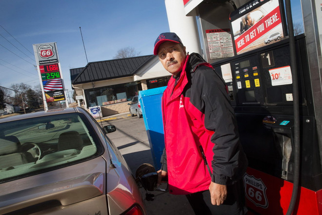 Giá dầu thế giới phục hồi mạnh sau thống kê kinh tế của Mỹ ảnh 1