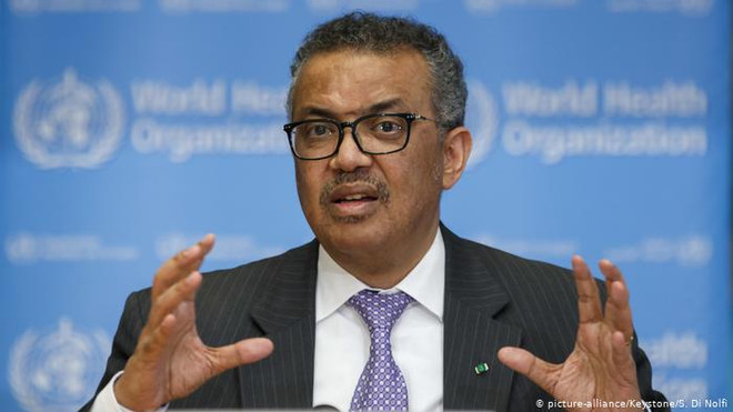 Tổng giám đốc WHO Tedros Adhanom Ghebreyesus. (Nguồn: DW) WHO: SARS-CoV-2 sẽ "đeo bám" thế giới trong thời gian dài ảnh 1