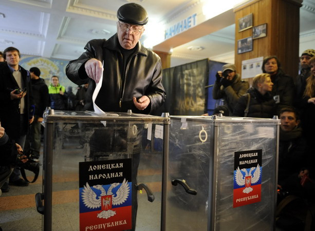 Ukraine tạm dừng chi trả ngân sách cho các khu vực đòi độc lập ảnh 1