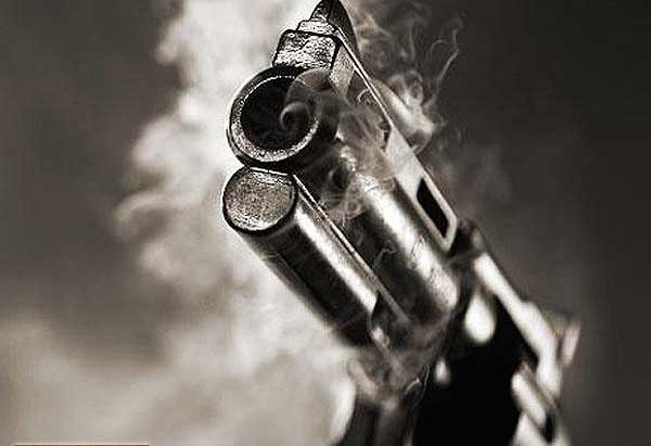 Điều tra vụ dùng súng cướp táo tợn giữa ban ngày ở TPHCM ảnh 1