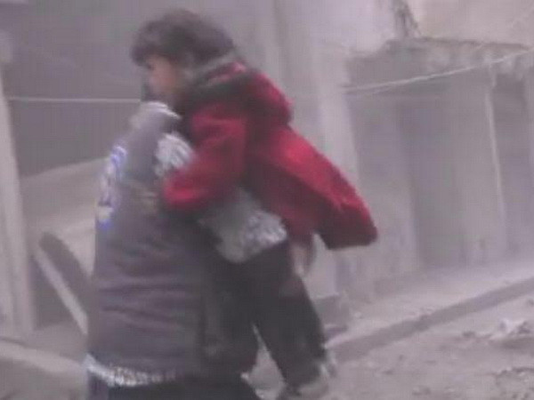 [Video] Ám ảnh tiếng gọi mẹ của trẻ em Syria sau đợt không kích ảnh 1
