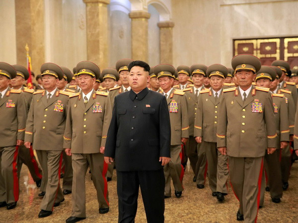Nhà lãnh đạo Triều Tiên viếng Cung điện Mặt Trời lúc nửa đêm ảnh 1