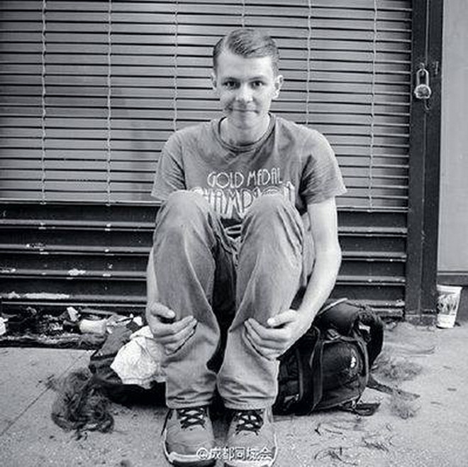 [Photo] Rộ trào lưu cắt tóc miễn phí cho những người vô gia cư ảnh 4