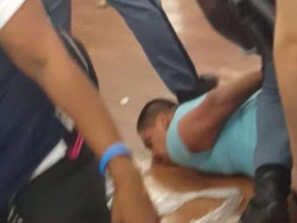 [Video] "Hỗn chiến" ngày Black Friday vì những món đồ giá sốc ảnh 1