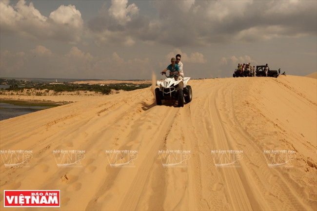 Trải nghiệm cảm giác mạnh đua xe địa hình trên cát ở Bàu Trắng ảnh 12