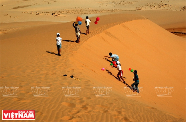 Trải nghiệm cảm giác mạnh đua xe địa hình trên cát ở Bàu Trắng ảnh 6