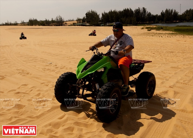 Trải nghiệm cảm giác mạnh đua xe địa hình trên cát ở Bàu Trắng ảnh 8