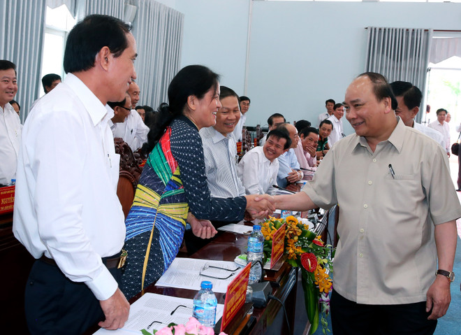 Chính phủ chất vấn Long An về nạn buôn lậu thuốc lá công khai ảnh 1