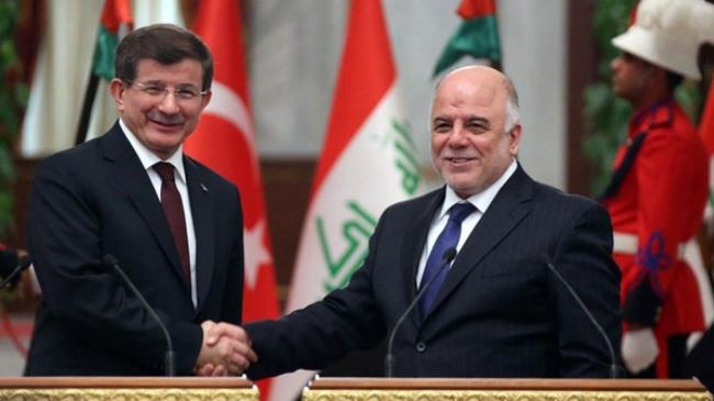 Thủ tướng Iraq Haidar al-Abadi (trái) bắt tay Thủ tướng Thổ Nhĩ Kỳ Ahmet Davutoglu tại Ankara ngày 20/12. (Nguồn: www.presstv.ir) Iraq và Thổ Nhĩ Kỳ tuyên bố sẽ đánh bại tổ chức IS ảnh 1