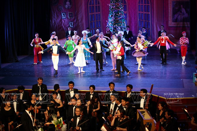 Cùng khám phá kiến trúc tuyệt đẹp của Nhà hát Lớn TP.HCM ảnh 11