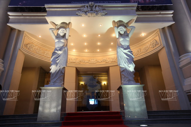 Cùng khám phá kiến trúc tuyệt đẹp của Nhà hát Lớn TP.HCM ảnh 8