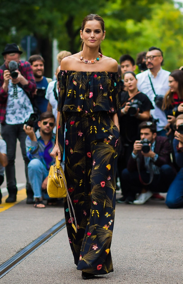 Họa tiết hoa lãng mạn và bay bổng "gây bão" trong mùa Cruise 2017 ảnh 10