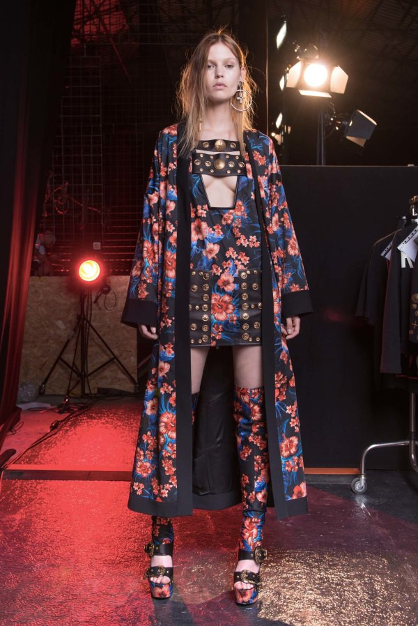 Họa tiết hoa lãng mạn và bay bổng "gây bão" trong mùa Cruise 2017 ảnh 6