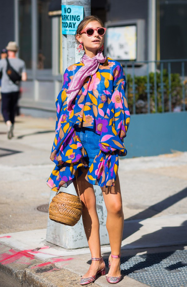 Họa tiết hoa lãng mạn và bay bổng "gây bão" trong mùa Cruise 2017 ảnh 15